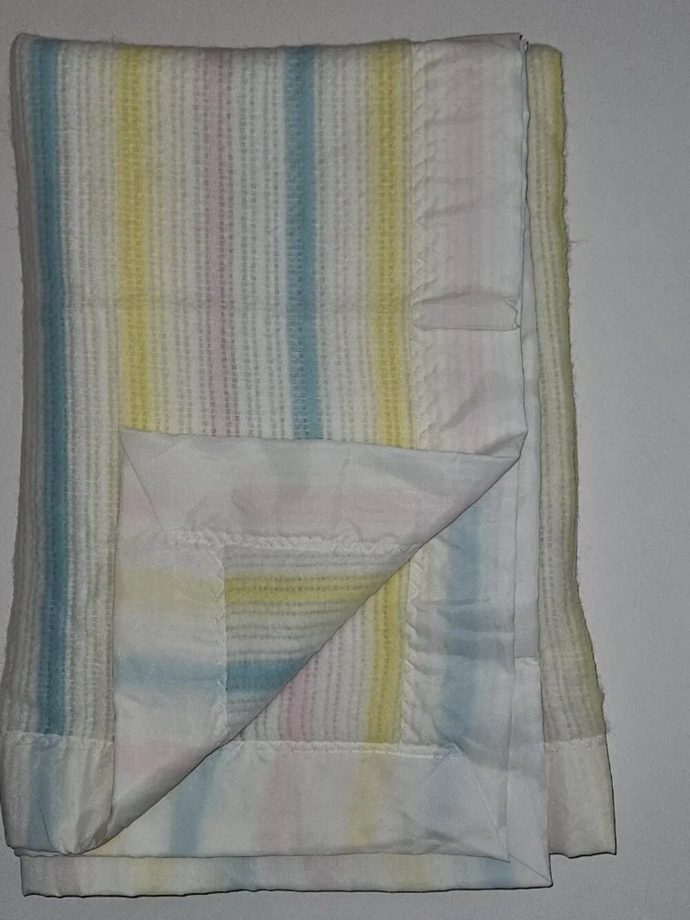 VTG WPL 1675 Stripe Knit Baby Blanket Acrylic Pastel Pink Blue Yellow Satin Trim